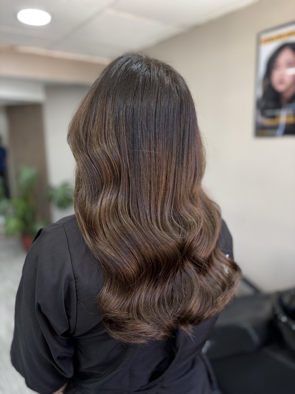 Baño de color mocha latte realizado en Vall Studio Boutique