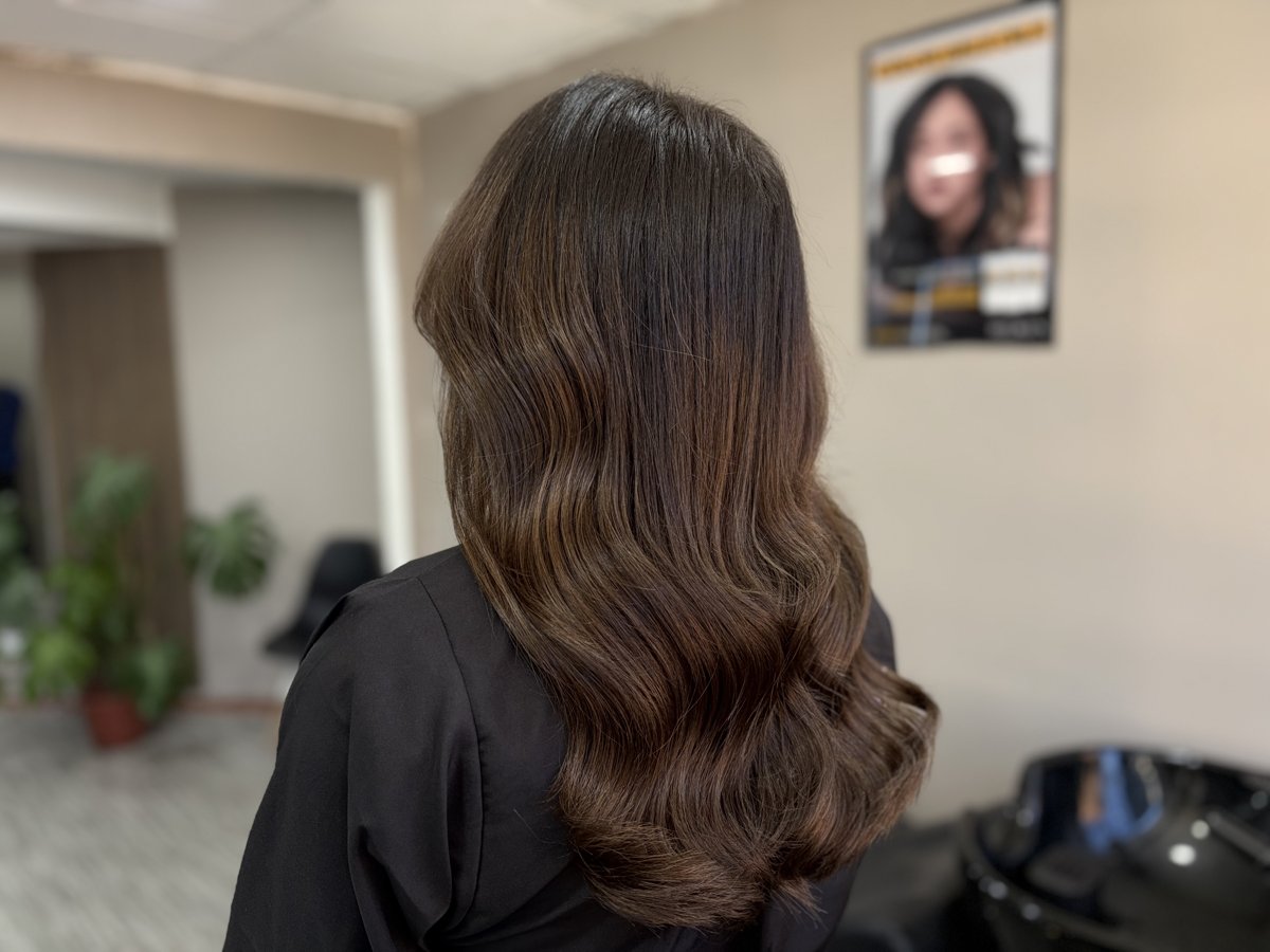 Baño de color mocha latte realizado en Vall Studio Boutique