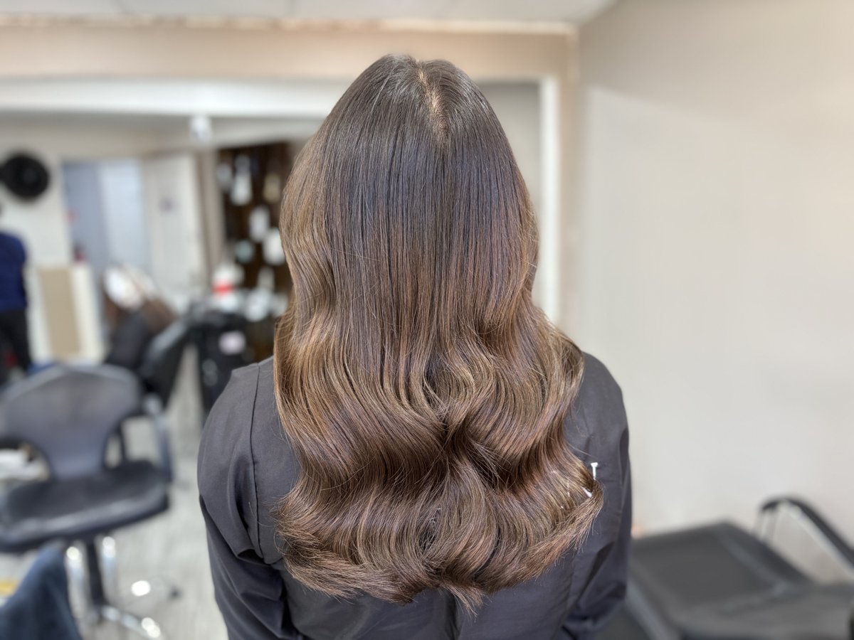 Baño de color mocha latte realizado en Vall Studio Boutique